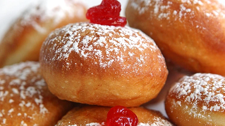 לכבוד חג החנוכה מציעה קונדיטוריית "ביסקוטי" קולקציית סופגניות עשירה הכוללת גם סופגניות IN&OUT.