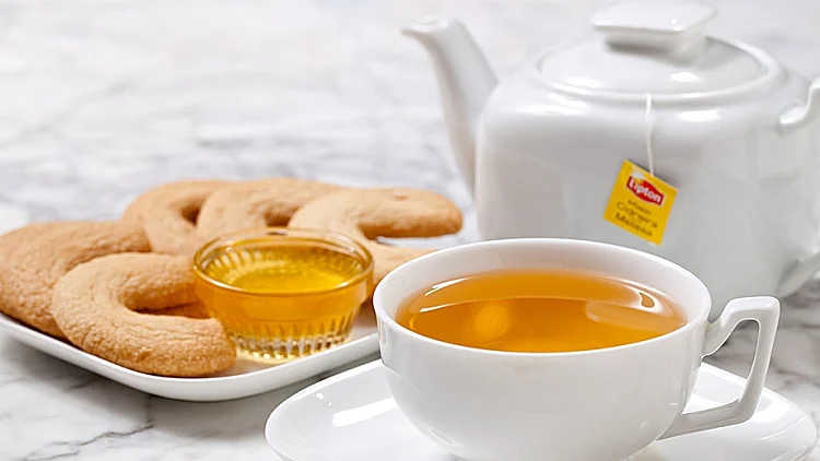 סהרוני עוגיות שקדים עם תה