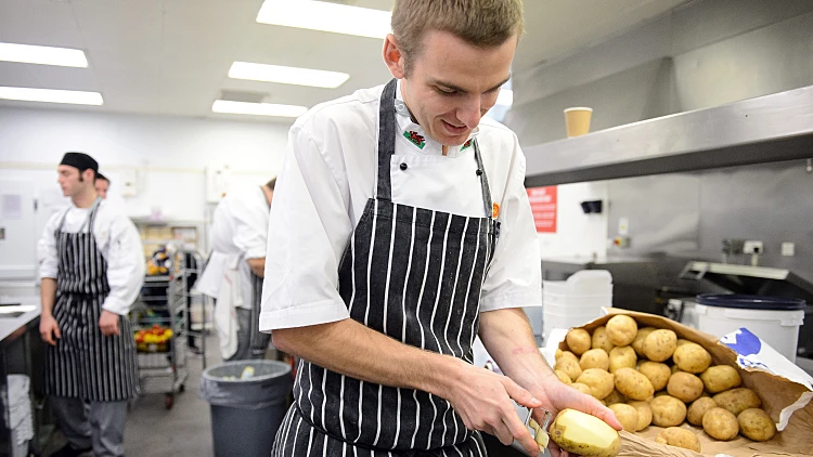 קילוף תפוחי אדמה