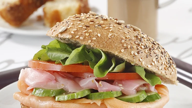 כריך בריאות עם סלמון - ארקפה