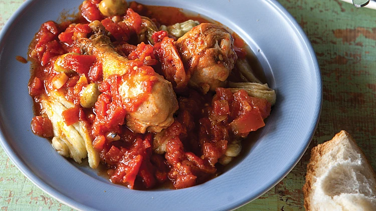 קדירת עוף במטבוחה חצילים וזיתים