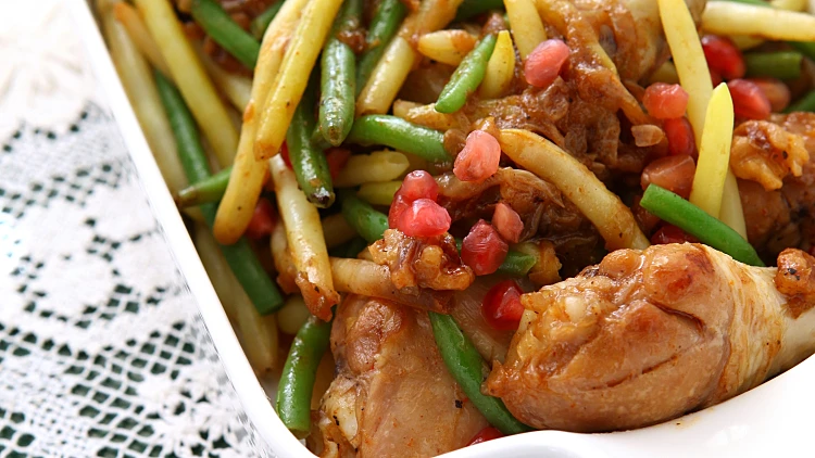 שוקי עוף ברוטב מייפל ושעועית צהובה