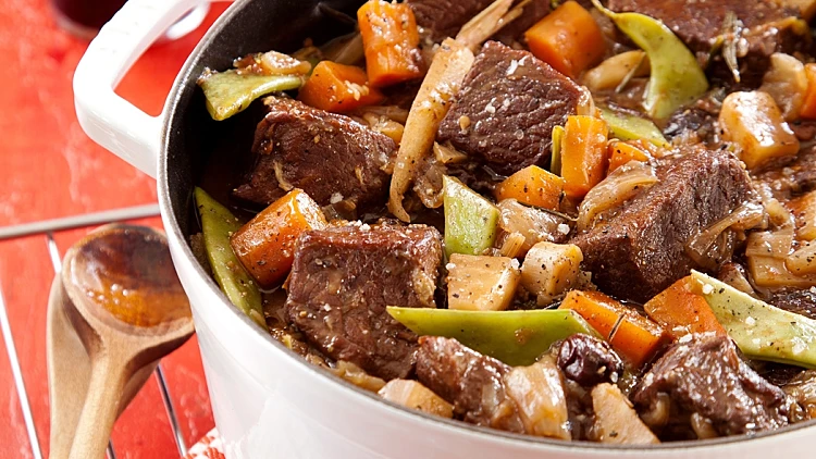 קדרת עגל עם שזיפים