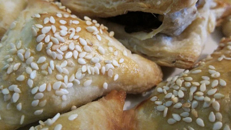 בורקס במילוי בשר - מתוך הבלוג בייגלה