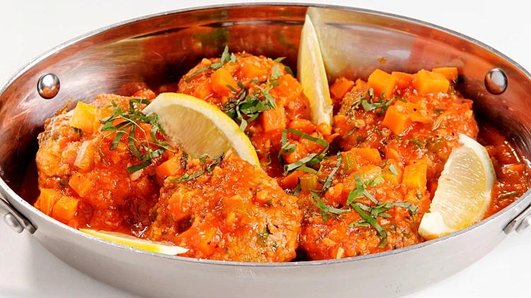 קובה מבשר טלה עם קוסקוס ברוטב עגבניות