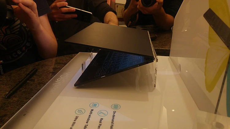 היוגה בוק של לנובו עשוי סגסוגת מגנזיום קשיחה