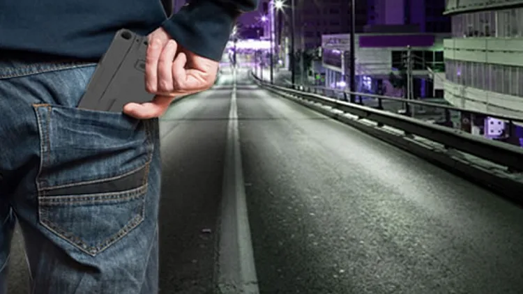 אקדח אייפון עם כוונת לייזר