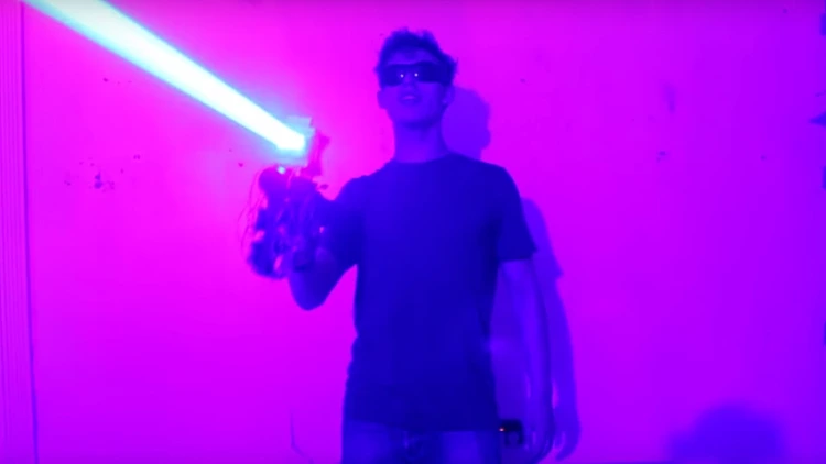 המציא רובה לייזר בעצמה של 40 ואט