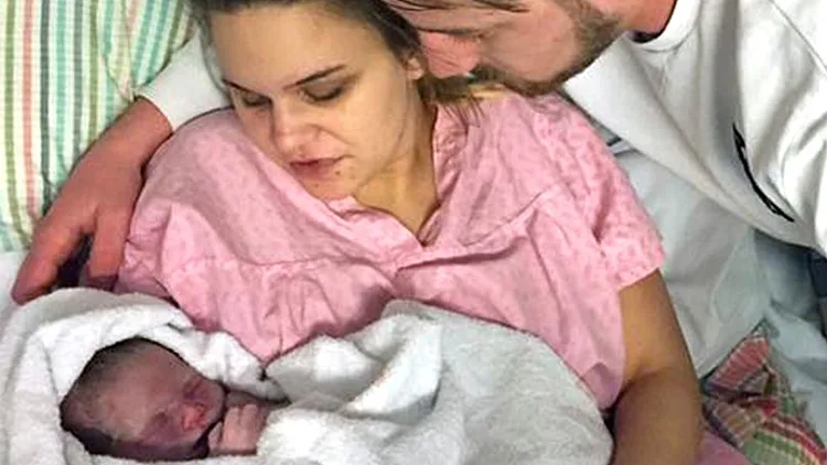 קורע לב: ילדה תינוקת מתה בשבוע 38