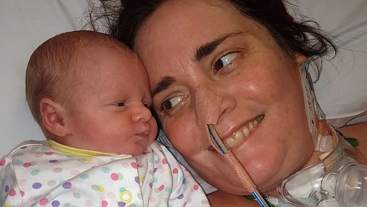 התעוררה מקומה וגילתה שהפכה לאימא