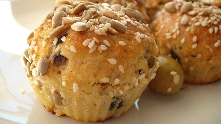 לחמניות קוטג' וזיתים של פירגה