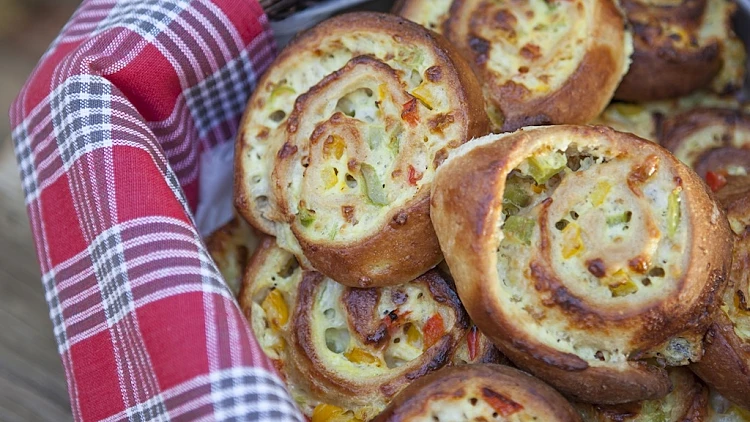 מאפים מלוחים עם פלפלים וגבינה
