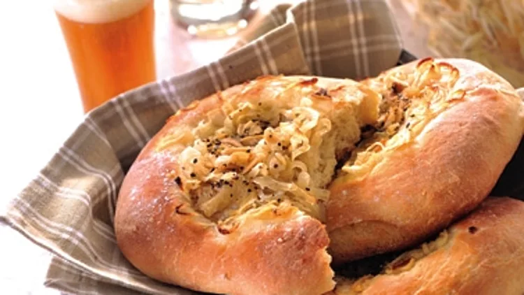 פלעצלך - לחמניות עגולות עם בצל מטוגן ופרג