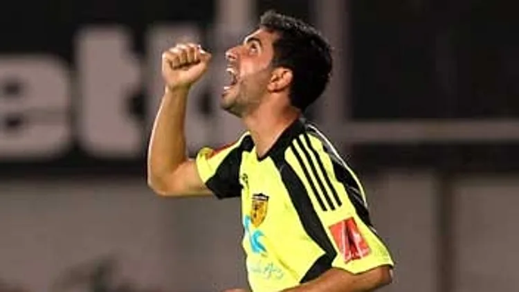 חן עזריאל חוגג במדי בית"ר ירושלים