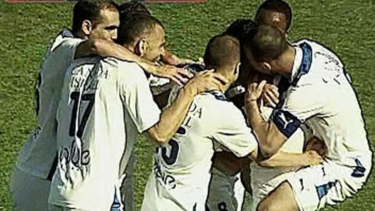 שחקני קרית שמונה חוגגים בגביע המדינה