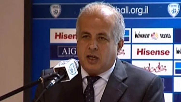 לוזון במסיבת עיתונאים