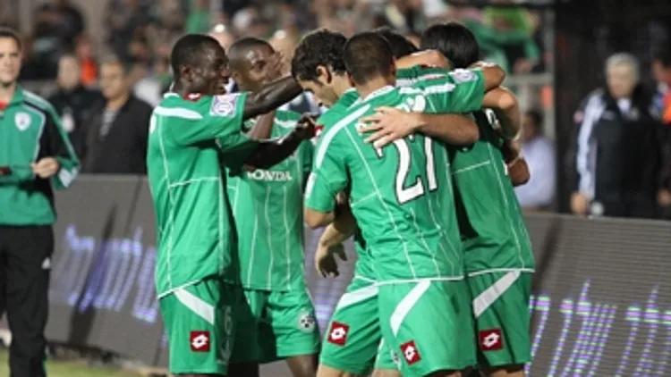 שחקני מכבי חיפה חוגגים ניצחון מול קרית שמונה