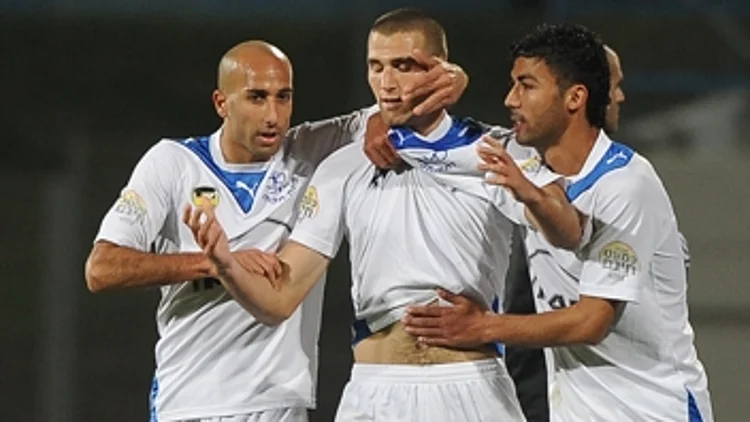 חלוץ הפועל פתח תקוה חוגג צמד על מכבי תל אביב