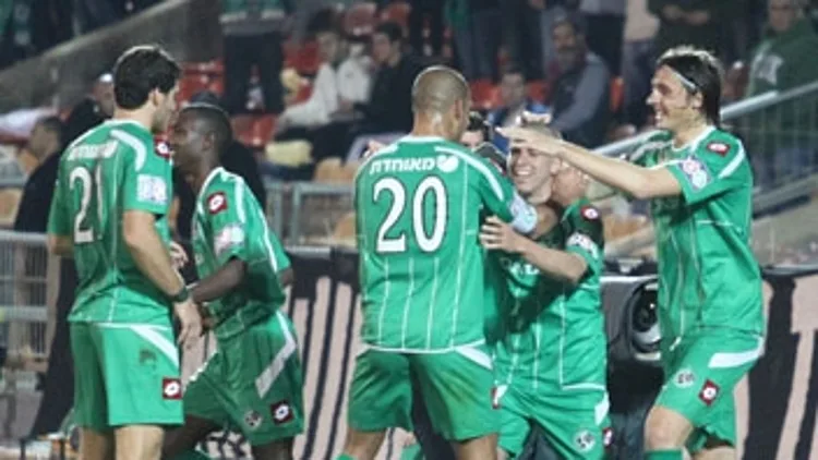 חוגגים ניצחון על הפועל פתח תקוה