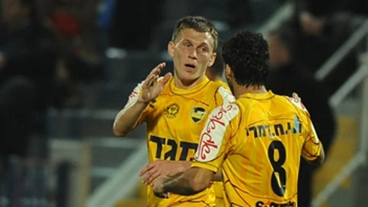 סרגיי טרטיאק חוגג במדי מכבי נתניה