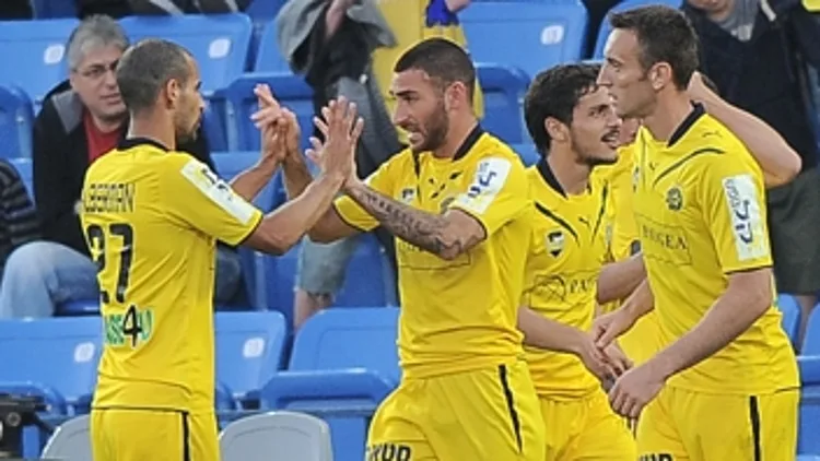 עטר חוגג עם חברים שער מול קרית שמונה