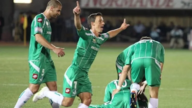 שחקני חיפה חוגגים בדרבי בגביע