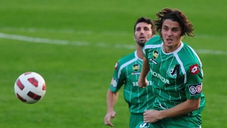 אנדריי פילאבסקי במדי מכבי חיפה, אריק בנאדו מאחוריו