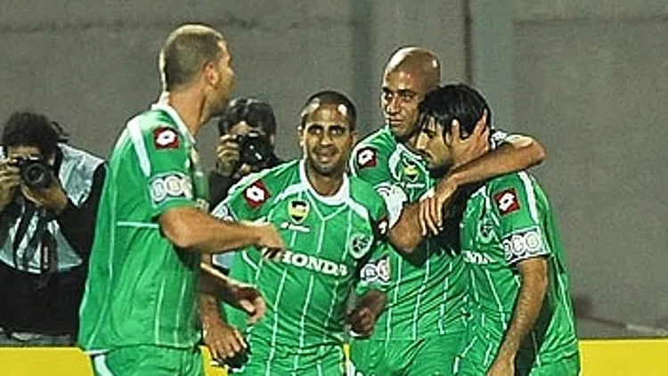 שחקני מכבי חיפה חוגגים שער ניצחון