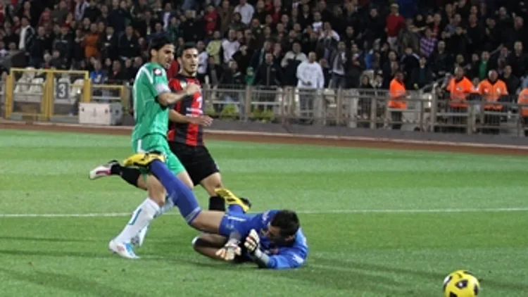 רפאלוב כובש בדרבי מול הפועל חיפה