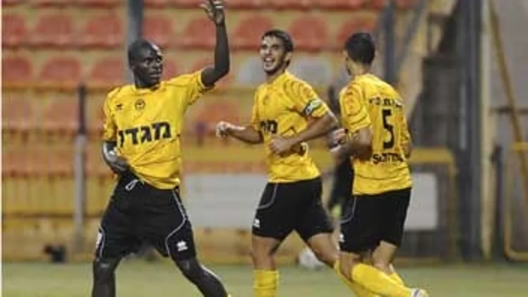 שחקני מכבי נתניה חוגגים