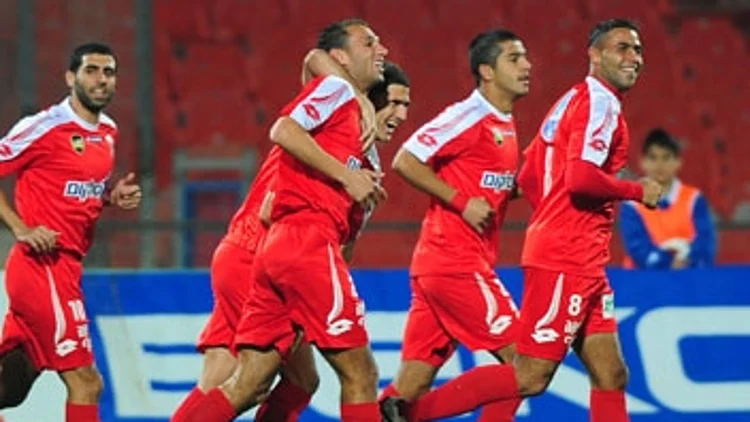 שחקני בני סכנין חוגגים באצטדיון רמת גן