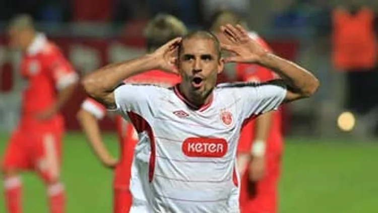 דה סילבה חוגג מול בנפיקה