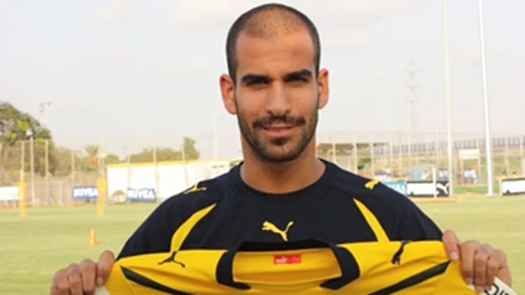 אלברמן עם חולצת מכבי תל אביב