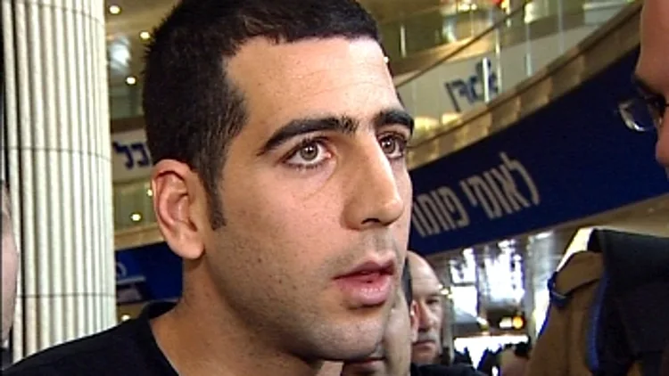 טל בן חיים בשדה התעופה