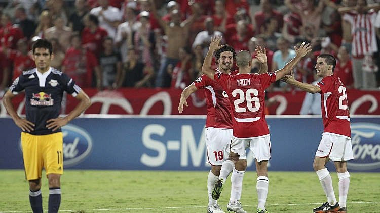 שחקני הפועל תל אביב חוגגים