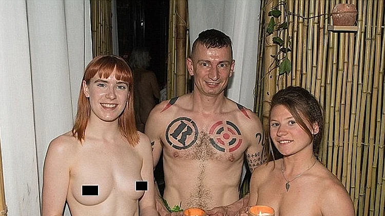 למסעדה הזו מגיעים בעירום