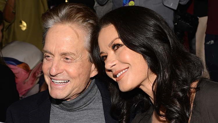 קתרין זיטה ג'ונס ומייקל דאגלס