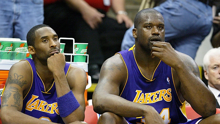 אוניל במדי הלייקרס עם קובי בראיינט