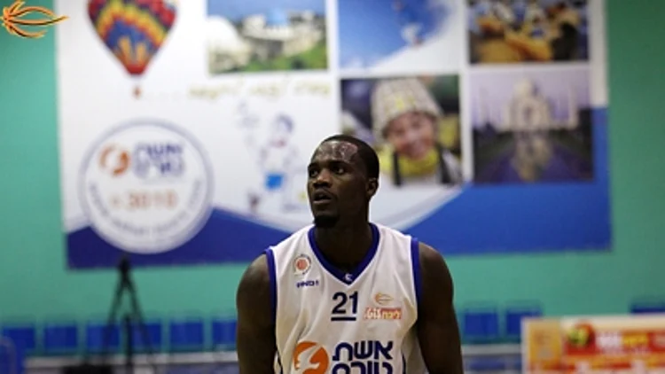 שחקנה של בני השרון