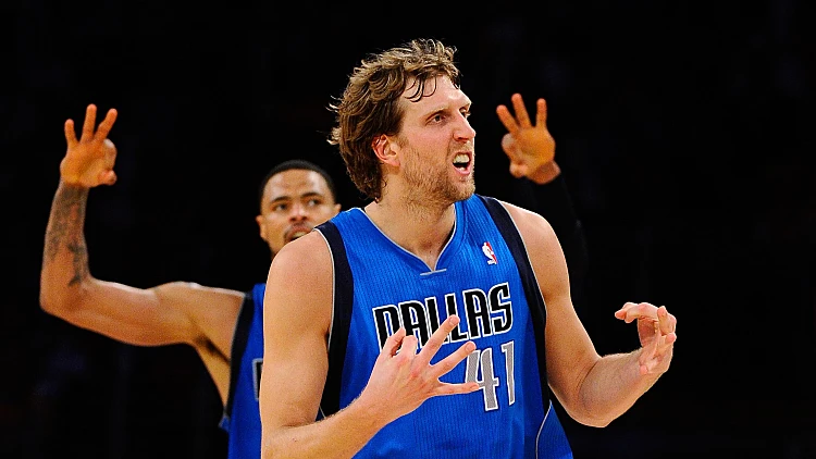 נוביצקי מדאלאס חוגג ניצחון שני על הלייקרס