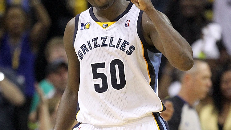 רנדולף ממפיס חוגג את הניצחון בסדרה על סן אנטוניו