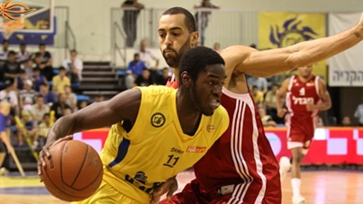 בראיין רנדל מול מכבי אשדוד