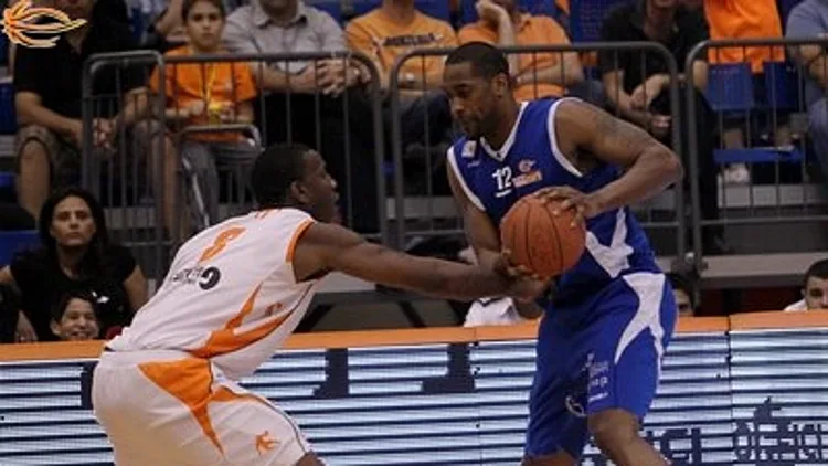 לי ניילון מול מכבי ראשון לציון