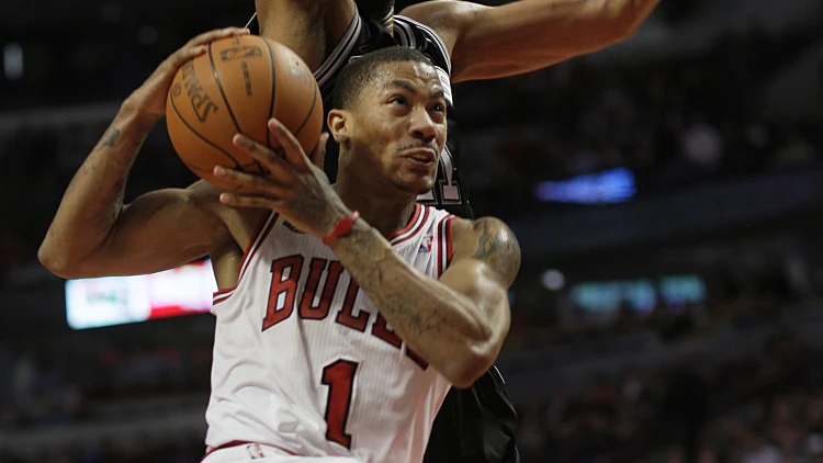 רוז משיקגו קולע על דאנקן מסן אנטוניו