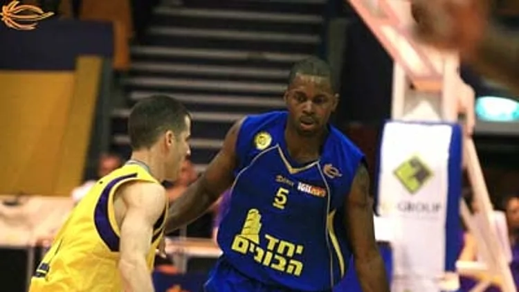 ליגת לוטו: מכבי אשדוד הביסה את הפועל חולון 51:91 באולם הפחים