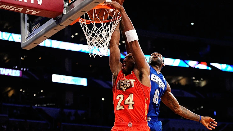 קובי בראיינט מטביע באולסטאר מול לברון ג'יימס