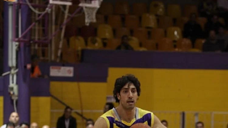 שחקן הפועל חולון