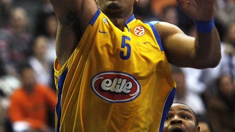 פייזר במדי מכבית ת"א