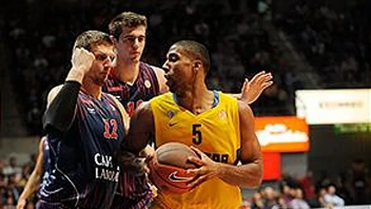 הנדריקס בהפסד לקאחה