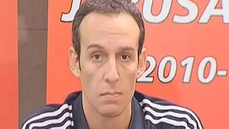 עודד קטש במסיבת עיתונאים של הפועל ירושלים